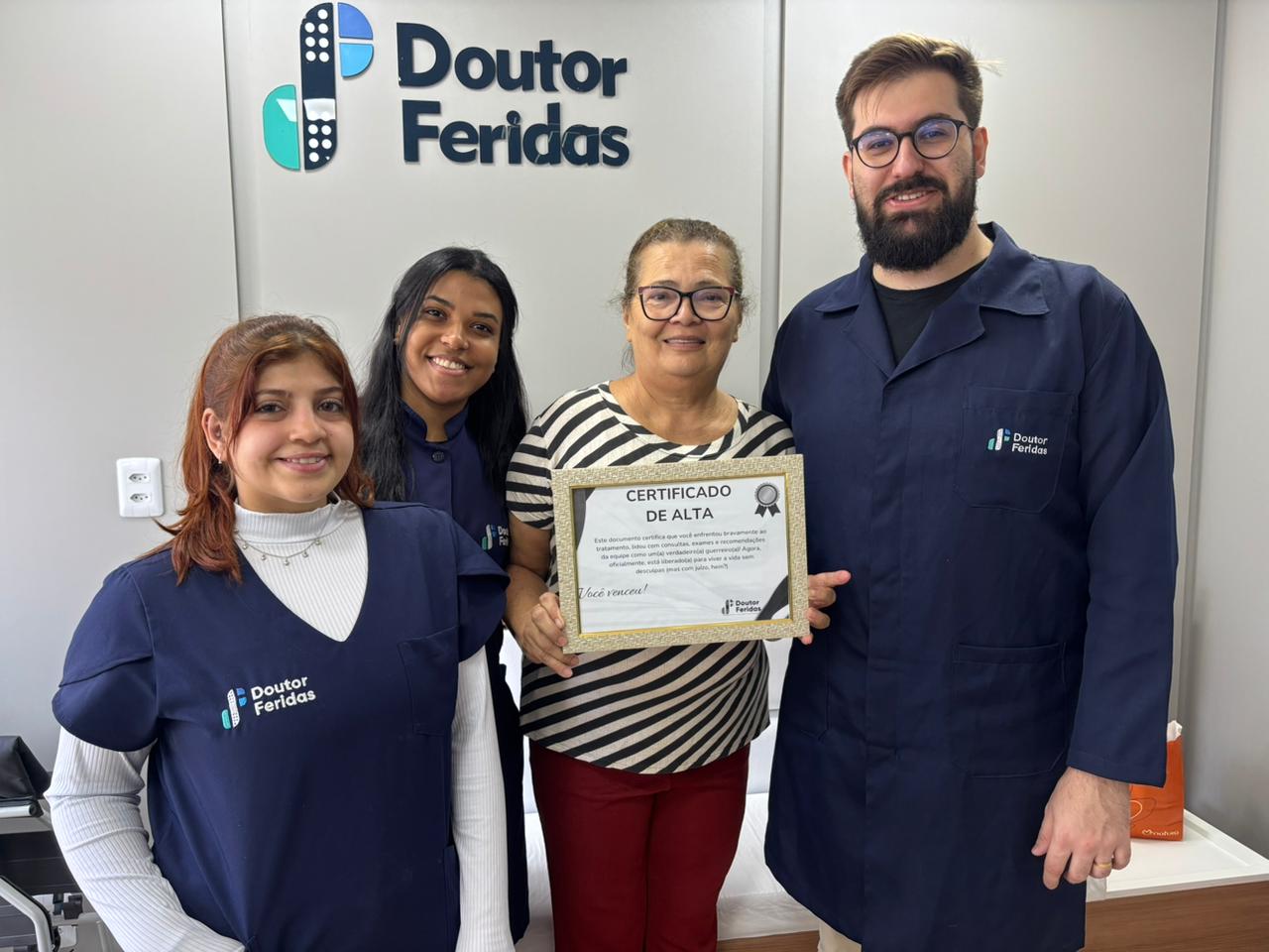 Certificado de alta entregue a paciente Doutor Feridas